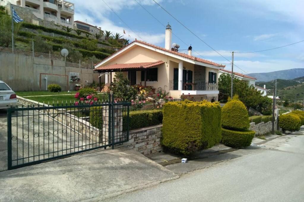 Villa Roses-Mourteri Bagian luar foto